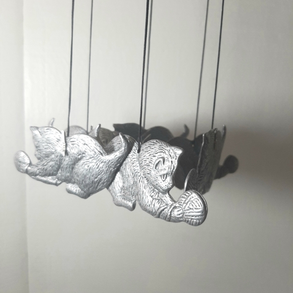 Vintage Carson Kitty Cats and Yarn Wind chime. - Picture 2 of 3